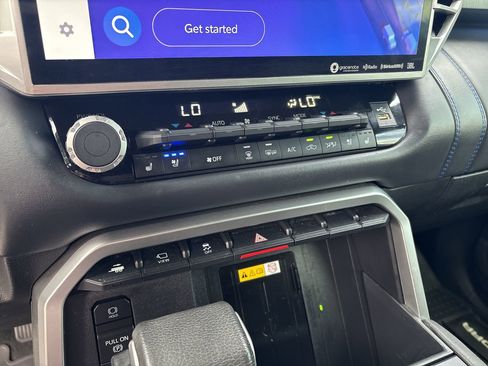 Used 2022 Toyota Tundra Platinum image 32