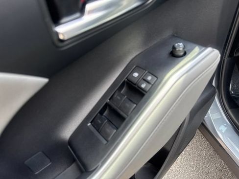 Used 2024 Toyota Highlander XLE AWD/4WD image 10