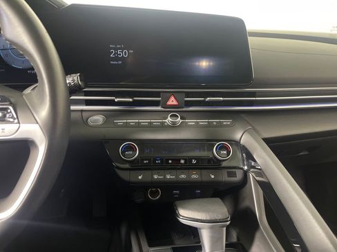 Used 2025 Hyundai Elantra SEL image 22