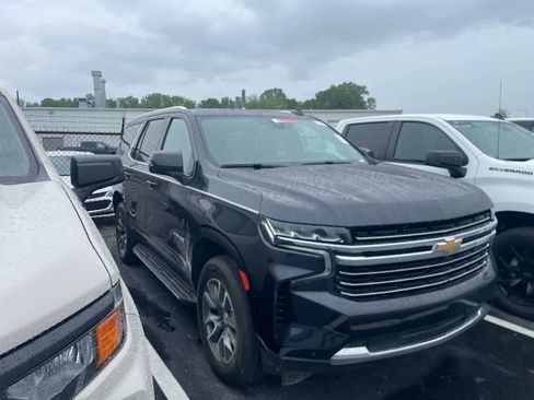 Used 2022 Chevrolet Tahoe LT w/ Luxury Package RWD image 2