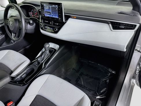 Used 2022 Toyota Corolla SE w/ SE Preferred Package FWD image 30