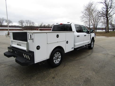 Used 2024 Ford F250 XLT w/ FX4 Off-Road Package image 4