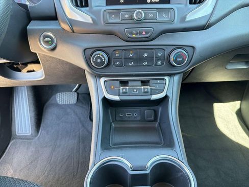 Used 2024 GMC Terrain SLE image 18