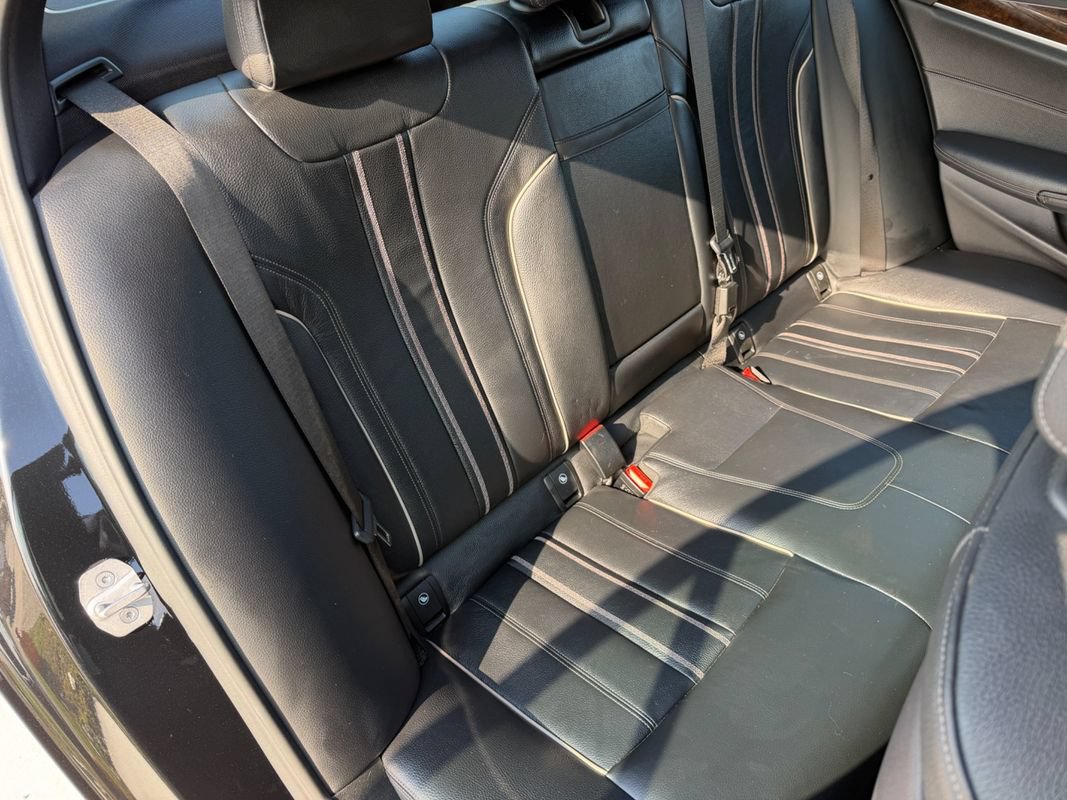 Used 2018 BMW M550i xDrive AWD/4WD image 32