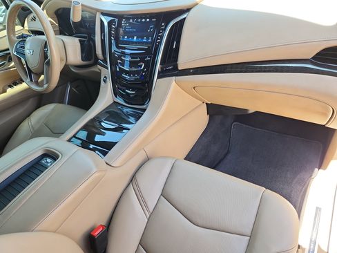 Used 2020 Cadillac Escalade ESV Platinum AWD/4WD image 22