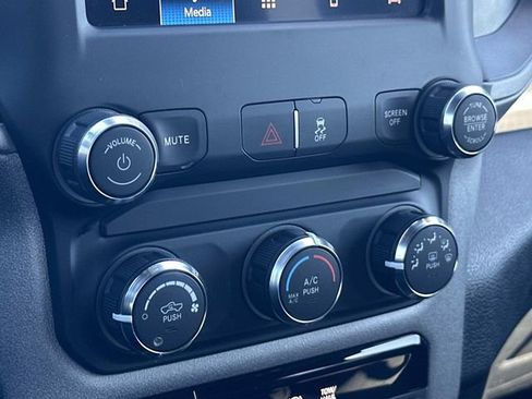 Used 2024 RAM 2500 Tradesman w/ Chrome Appearance Group image 32