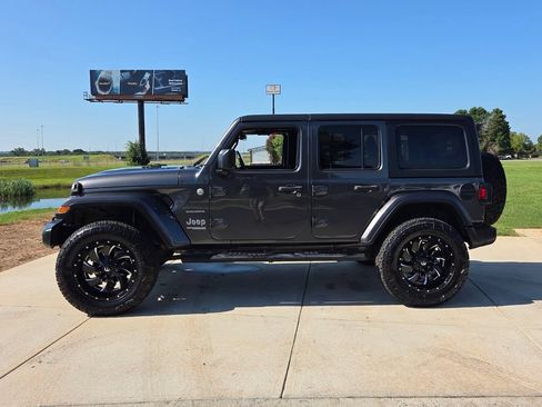 Used 2019 Jeep Wrangler Unlimited Sahara AWD/4WD image 2