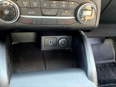 Used 2020 Ford Escape SE image 16