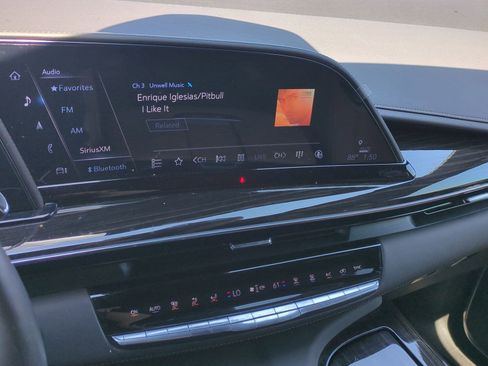 Used 2021 Cadillac Escalade Premium Luxury image 23