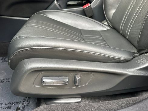 Used 2025 Honda HR-V EX-L image 13