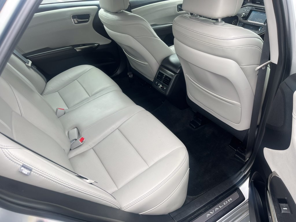 Used 2016 Toyota Avalon Limited FWD image 11