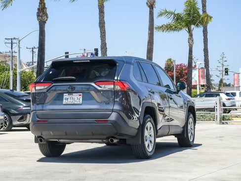 Used 2024 Toyota RAV4 LE FWD image 9