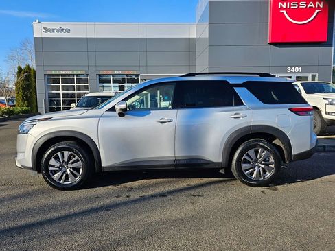 Used 2024 Nissan Pathfinder SV image 8