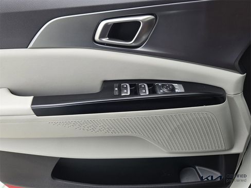 Certified 2024 Kia Carnival LX image 31