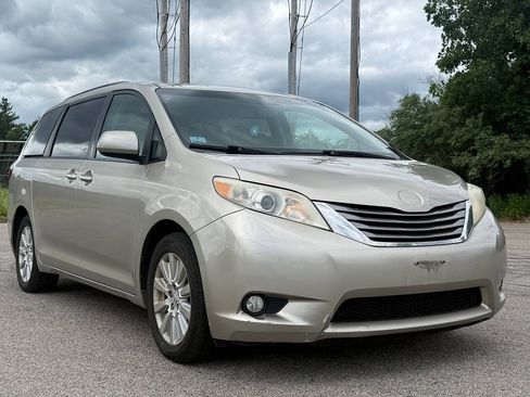 Used 2015 Toyota Sienna XLE AWD/4WD image 7