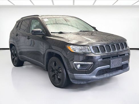 Used 2019 Jeep Compass Latitude FWD image 3