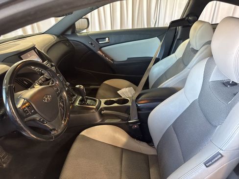 Used 2014 Hyundai Genesis 2.0T RWD image 17