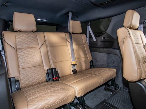 Used 2021 Cadillac Escalade ESV Premium Luxury w/ Driver Assist Tech Package AWD/4WD image 17