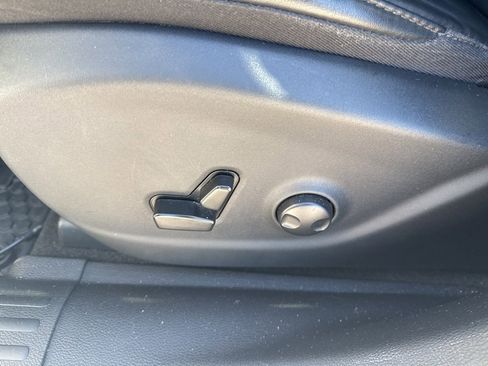 Used 2022 Jeep Cherokee Trailhawk image 18