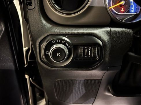 Used 2020 Jeep Wrangler Unlimited Sport image 33