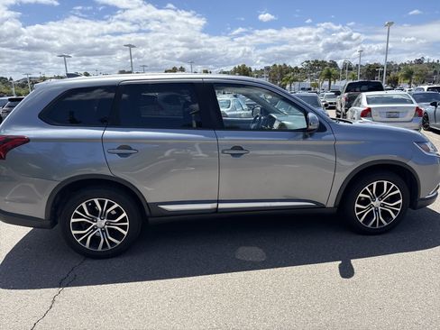 Used 2017 Mitsubishi Outlander SE FWD image 6