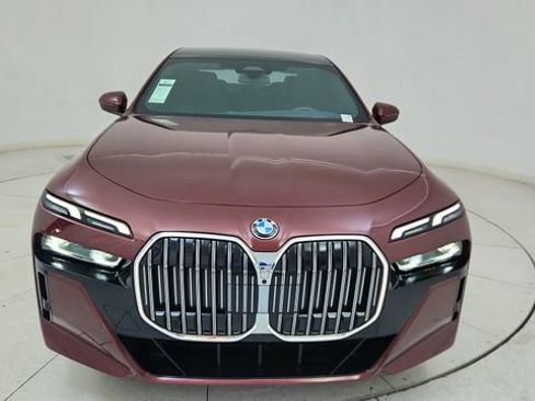 Used 2025 BMW 740i image 13