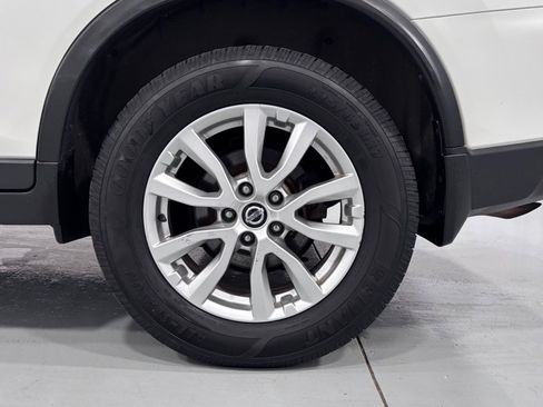 Used 2018 Nissan Rogue SV AWD/4WD image 31