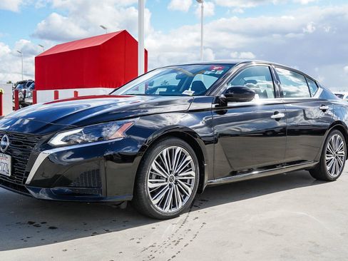 Used 2024 Nissan Altima 2.5 SL image 3