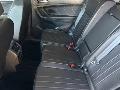 Used 2023 Volkswagen Tiguan SE FWD image 12