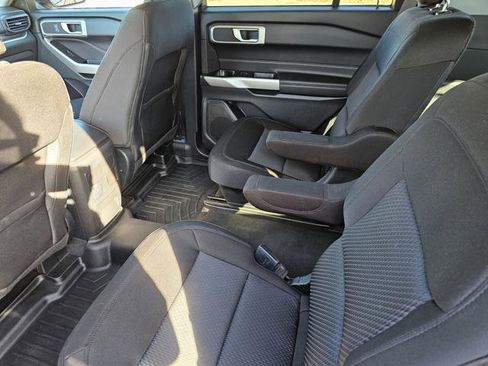 Used 2022 Ford Explorer XLT image 9