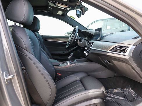 Used 2022 BMW 530e w/ M Sport Package image 23