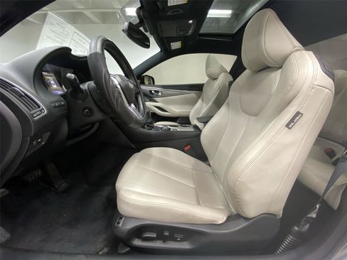 Used 2017 INFINITI Q60 2.0t w/ Premium Plus Package 2.0T AWD/4WD image 17