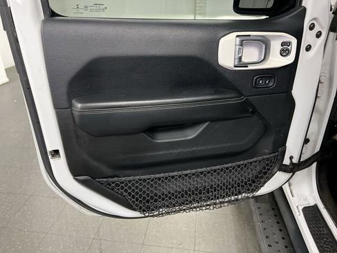 Used 2018 Jeep Wrangler Unlimited Sahara image 22