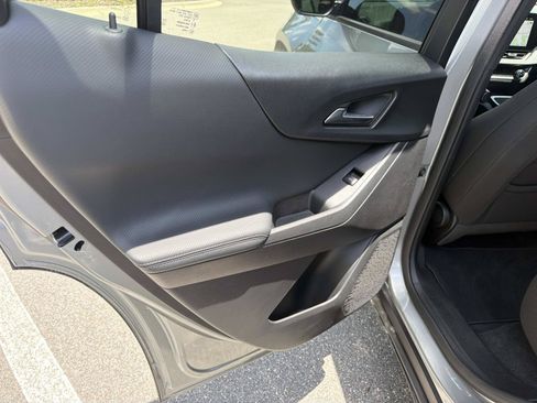 Used 2026 Chevrolet Equinox LT FWD image 9