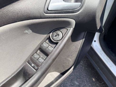 Used 2014 Ford Focus SE FWD image 8