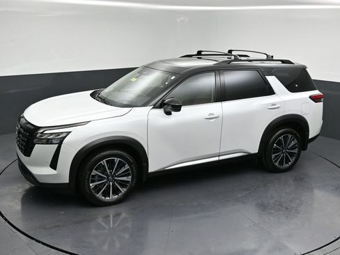 New 2026 Nissan Pathfinder Platinum w/ Lighting Package AWD/4WD image 29