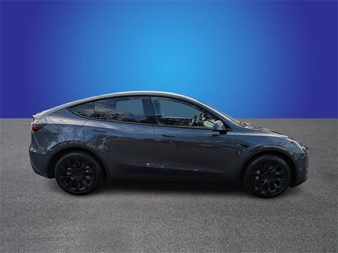 Used 2023 Tesla Model Y Long Range image 6