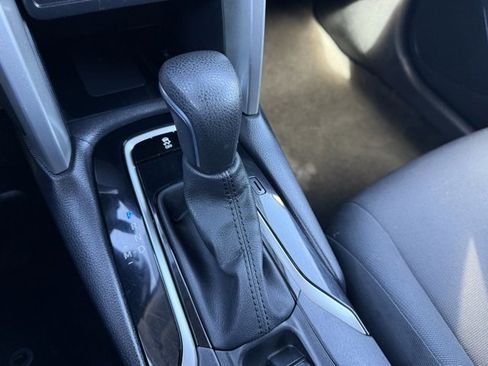 Used 2022 Toyota Corolla Cross LE image 25