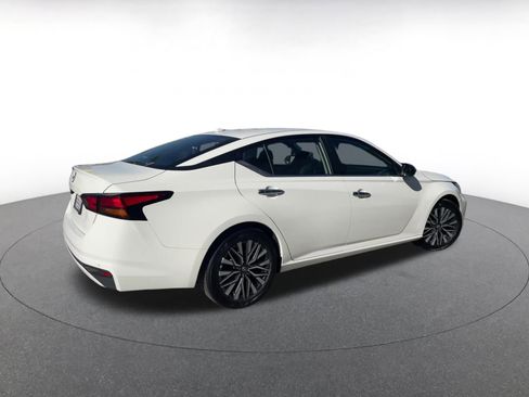 Used 2025 Nissan Altima 2.5 SV image 15