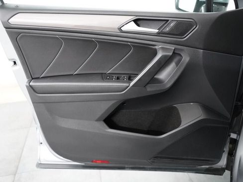 Used 2023 Volkswagen Tiguan SE w/ Panoramic Sunroof Package AWD/4WD image 22
