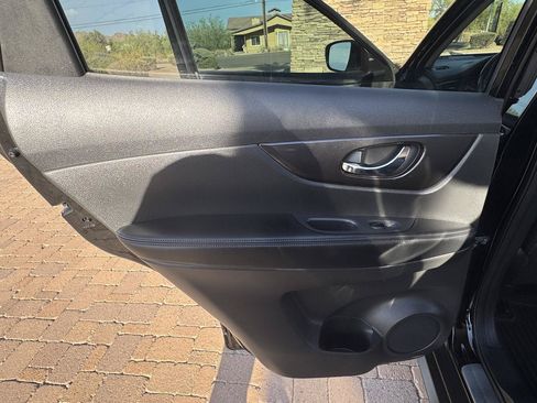 Used 2018 Nissan Rogue SV FWD image 14