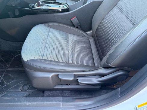 Used 2025 Chevrolet Trax LT w/ LT Convenience Package image 13