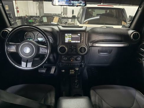 Used 2017 Jeep Wrangler Unlimited Sahara AWD/4WD image 12