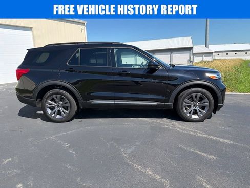 Used 2023 Ford Explorer XLT w/ Equipment Group 202A AWD/4WD image 3