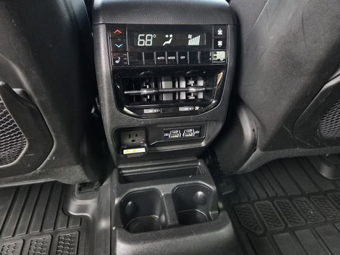 Used 2023 Jeep Grand Cherokee L Limited AWD/4WD image 20