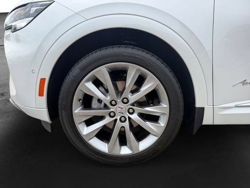 Used 2023 Buick Envision Avenir AWD/4WD image 11