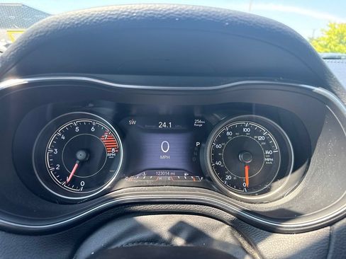 Used 2019 Jeep Cherokee Limited AWD/4WD image 10