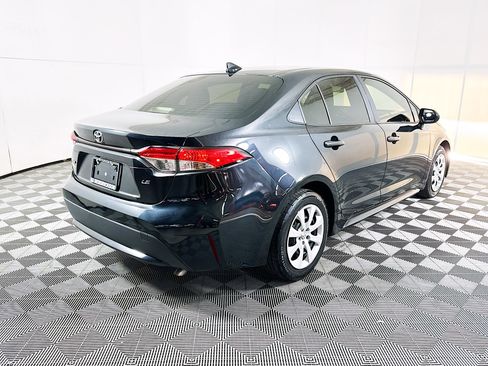 Used 2022 Toyota Corolla LE image 3
