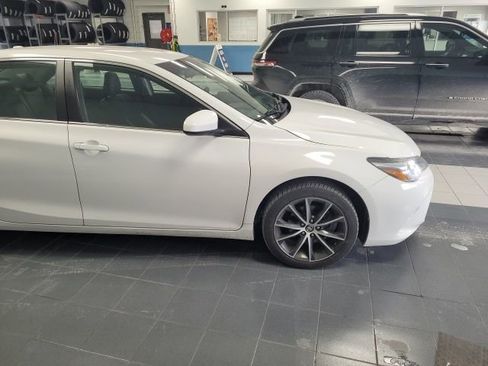 Used 2017 Toyota Camry XSE image 7