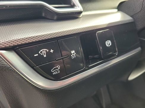 Used 2025 Kia Sportage SX image 17